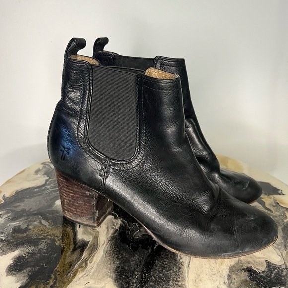 Frye Stella Short Chelsea Black Leather Boot - Picture 2 of 14